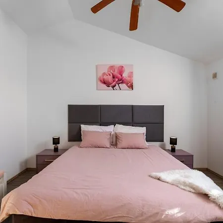 Serena Villa Diminići